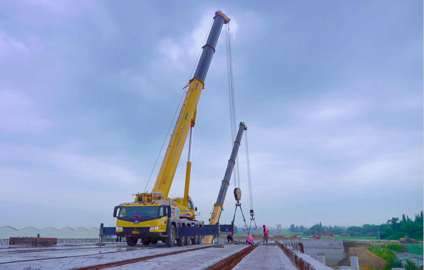 空中对飞接力！cq9电子三款百吨级联袂抬吊！