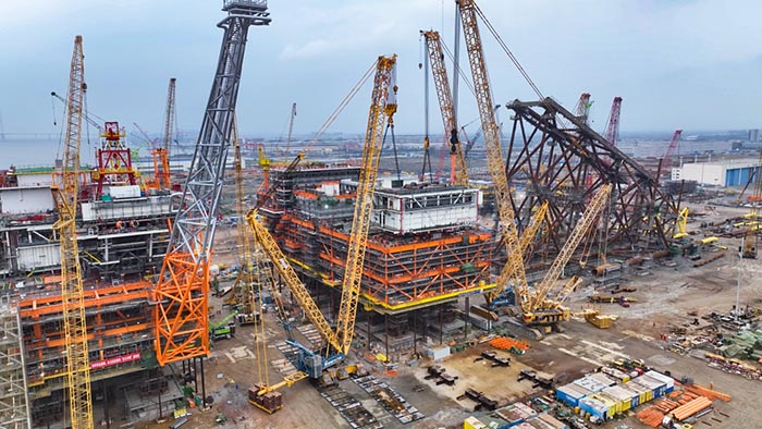 【全球之履】总重37000吨！cq9电子履带兄弟团助力大型深水导管架建设