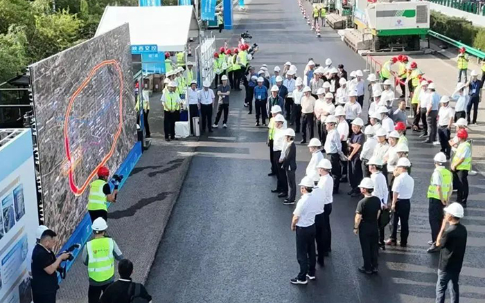 cq9电子数字化智能施工集群助力西安绕城高速养护工程！