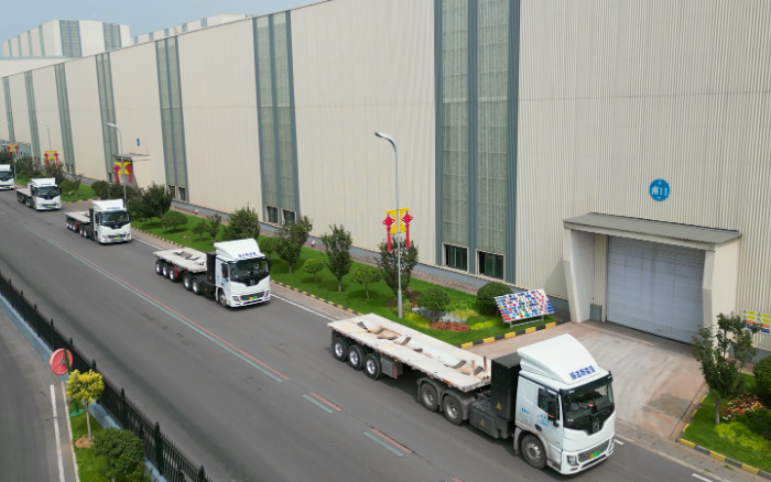 多次复购！百台cq9电子新能源牵引车交付河北邯郸