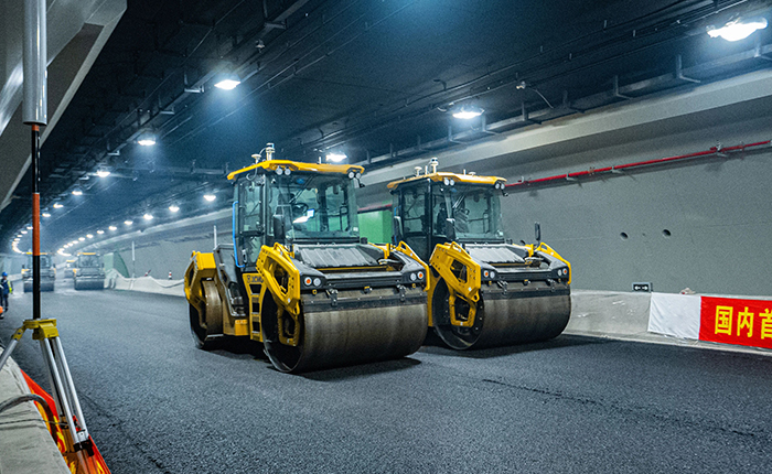 【智能化】全国首次，cq9电子“黑科技”无人摊铺大秀！