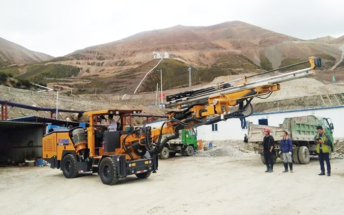 铁矿开采，cq9电子矿用液压掘进钻车先入为主！