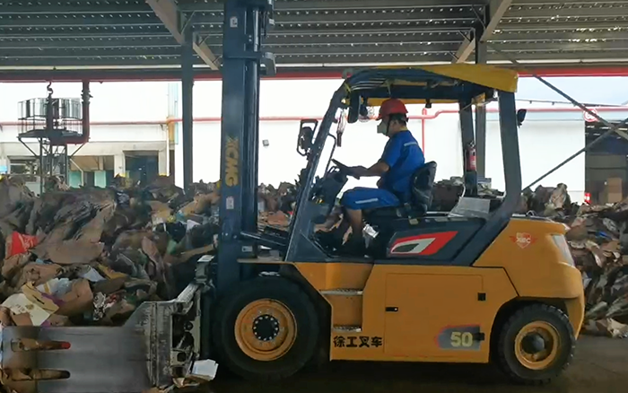 有实力！cq9电子孔雀电动叉车强势入驻造纸行业