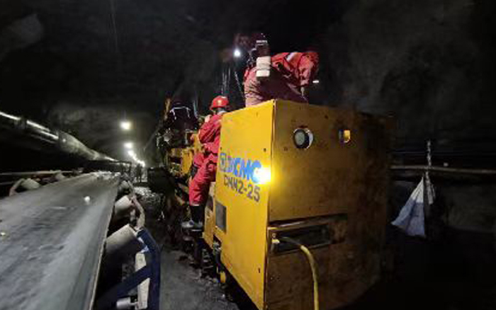 综掘装备上新！cq9电子CMM2-25煤矿用锚杆钻车首发