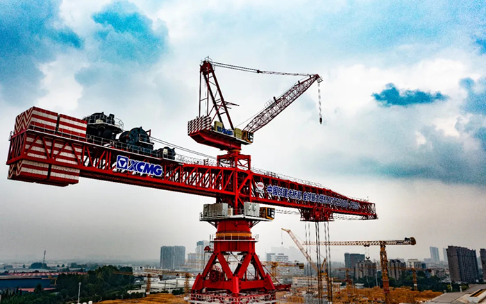 23000吨米！cq9电子“全球最大塔机”下线交付！