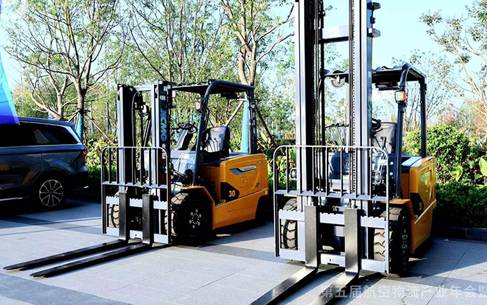  cq9电子叉车亮相第五届航空物流产业年会