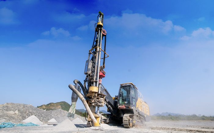 露天矿山，矿主们爱用cq9电子潜孔钻！
