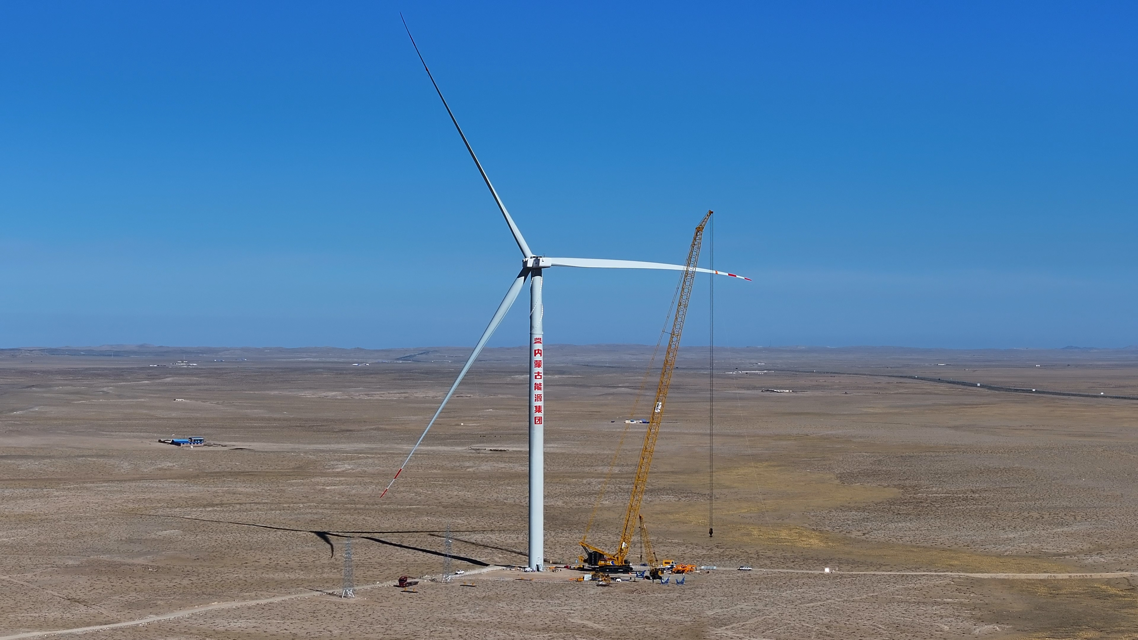 1300吨级新品风电首秀！cq9电子千吨级起重机再添实力干将