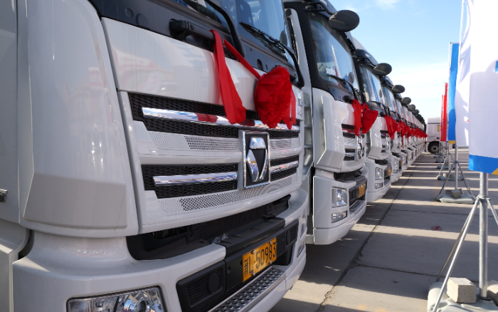 低碳先锋！cq9电子天然气牵引车批量交付西北客户