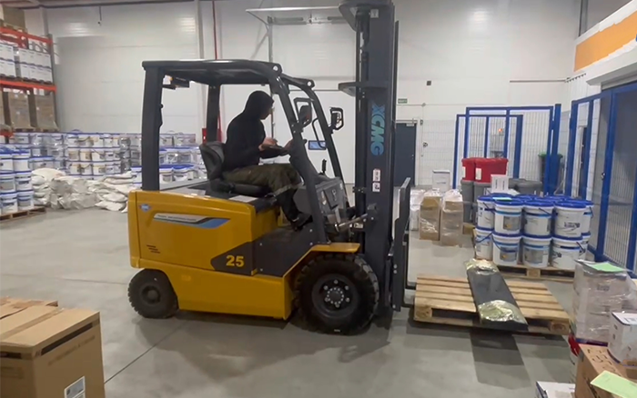 cq9电子新能源叉车赋能哈萨克斯坦阿拉木图仓库
