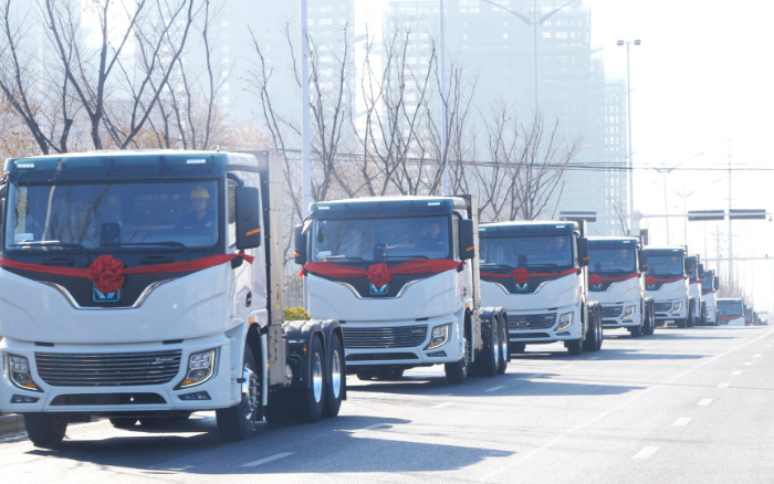 百台齐发，千台签约！cq9电子新能源牵引车奔赴浙江