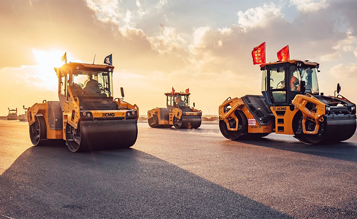 XD135T 压路机：油面施工，智慧先行