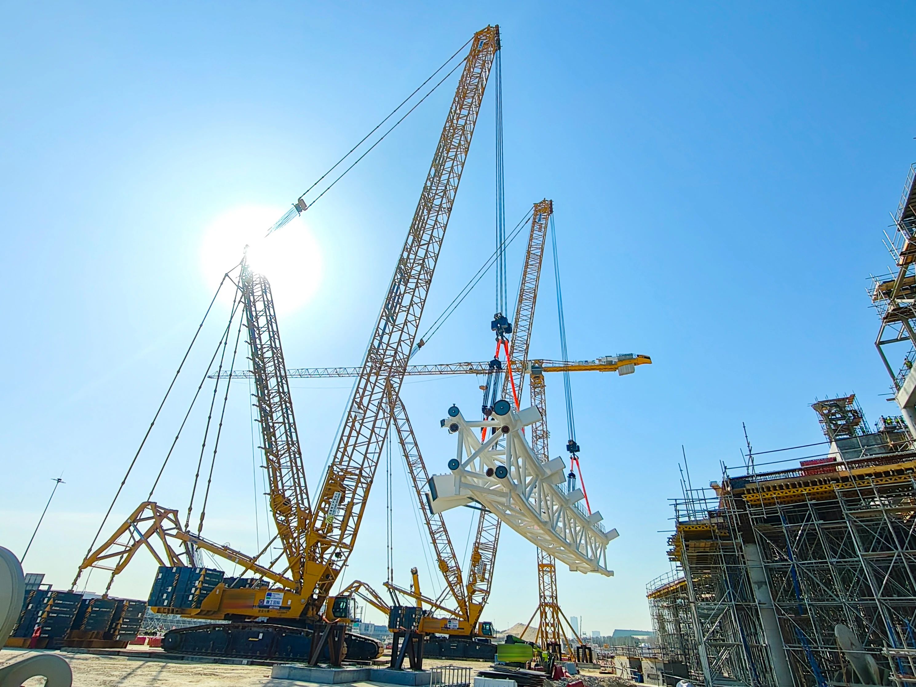 毫米级精度托举世界杯梦想——cq9电子履带起重机奋战沙特！