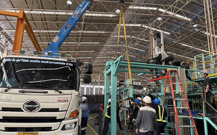 随车吊界 “卷王” 现身东南亚厂房，一机顶十台