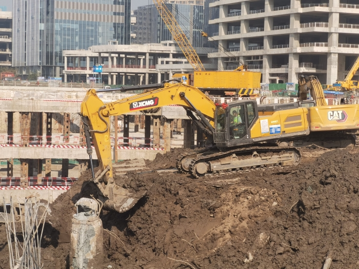 品质+节油+高效！cq9电子XE335GK助建亚洲最大地下空间