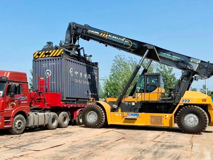 高效正面吊——散装物料装卸、输送解决方案专家！