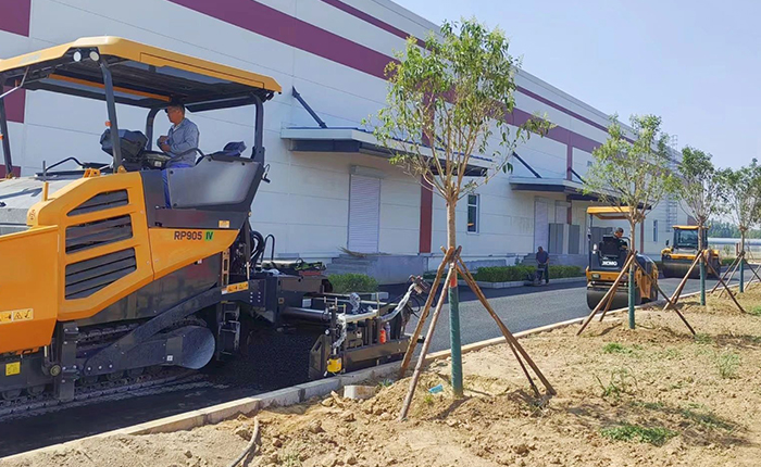 RP905：摊铺机界的“六边形战士”