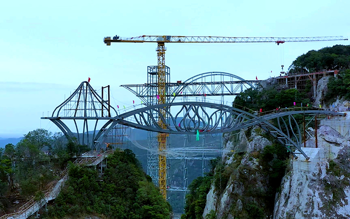 一览众山。】碿q9电子塔机「与山齐肩」