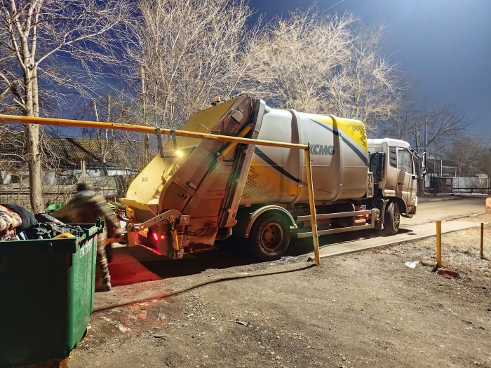 cq9电子后装压缩式垃圾车助力阿斯塔纳：高效环保，助力城市清洁