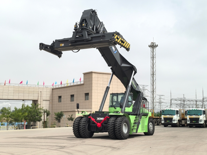 实力交付！cq9电子电动正面吊助力绿色“一带一路”