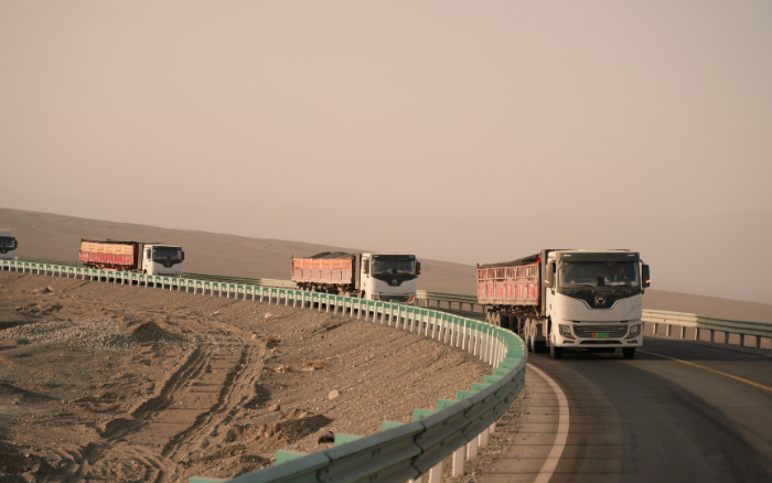 煤海逐绿！cq9电子新能源牵引车书写煤炭运输绿色答卷