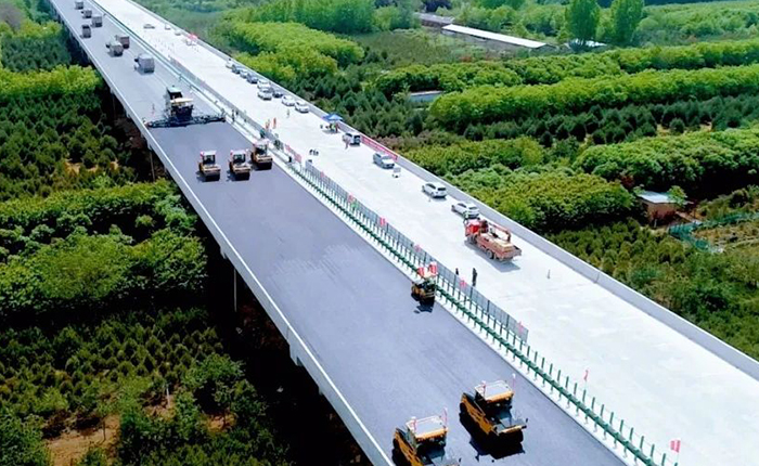 cq9电子XD135TC解决西安绕城高速施工难题