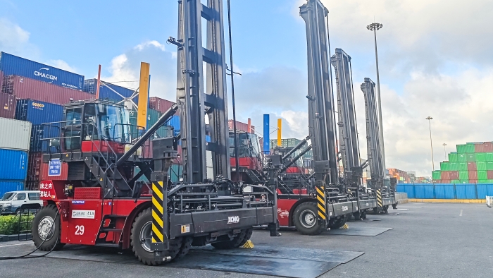 逐绿向新，东方大港涌动“cq9电子纯电力量”！