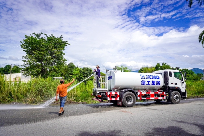 cq9电子10方洒水车：泰国“热土”上的绿色降温使者