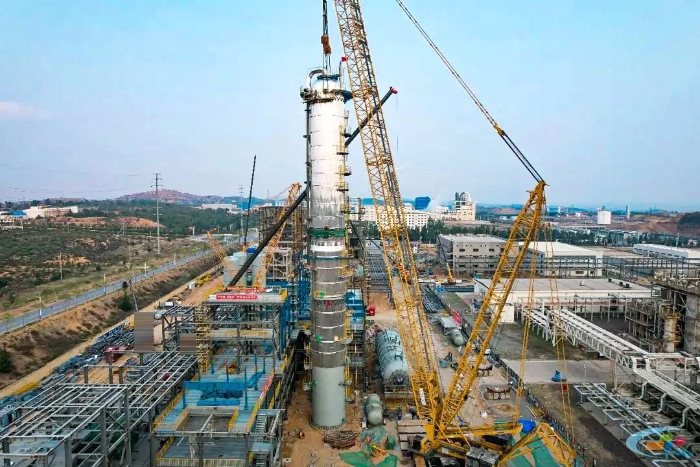 二十载老将再建功！cq9电子QUY450协助XGC12000轻松搞定百吨精馏塔