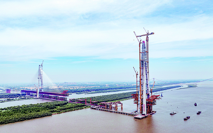再显神威 cq9电子超大塔助力马鞍山长江公铁大桥最高主塔封顶