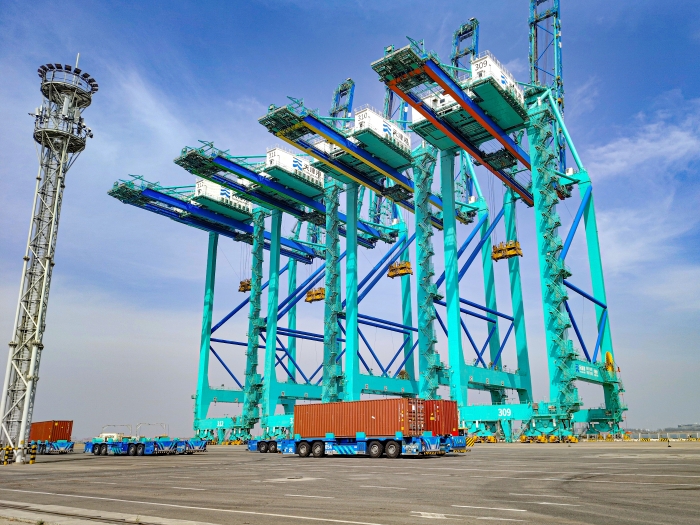 百台集群，百万箱量！cq9电子AGV打造智慧港口“中国标杆”