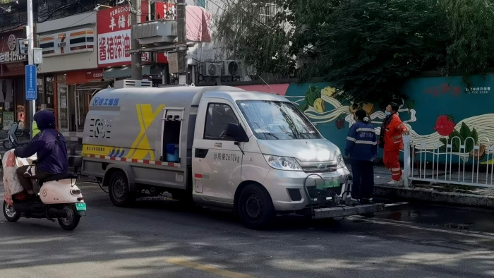 徐州这条网红巷的“脸面”，竟被这台车承包了？！