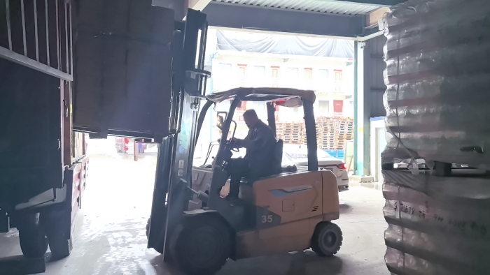 cq9电子叉车赋能山东玻璃瓶厂：破解易碎品搬运难题