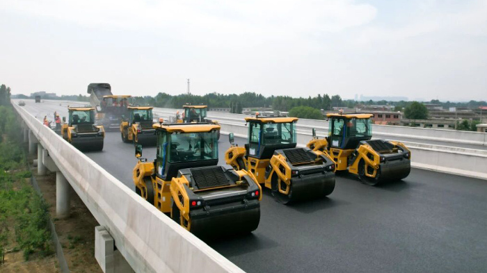 九个突破丨沥青路面无人化智慧施工再次亮相临滕二标项目