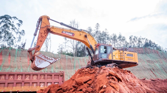 创新工艺破解施工难题 cq9电子大挖助力乐山园区高效建设