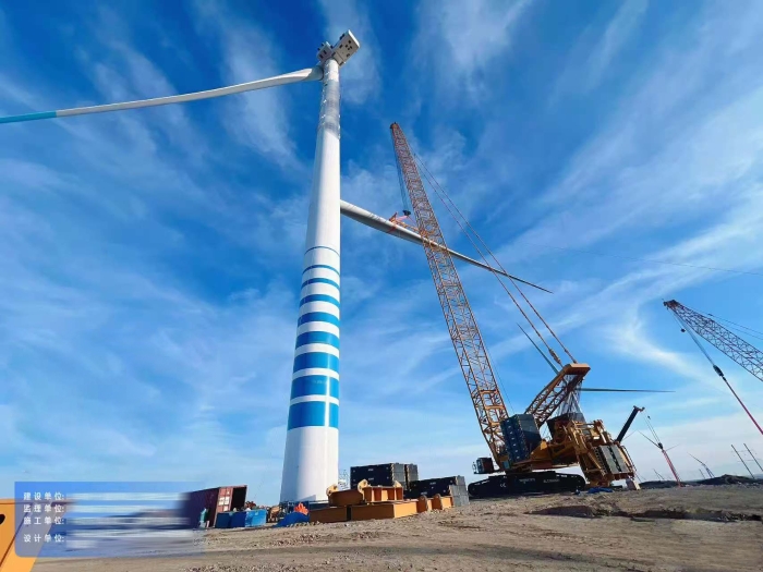 大国重器显担当——XLC18000M征战戈壁滩，125米高空精准托起10兆瓦风电巨擘！