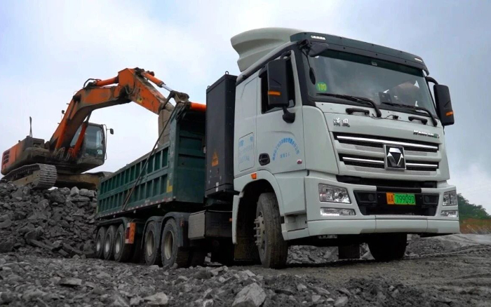 三次都选TA！cq9电子纯电动牵引车助力西南砂石料运输！